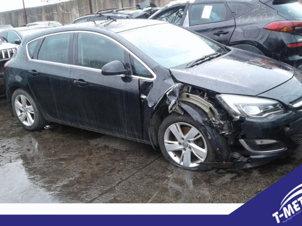 Vauxhall Astra, 2013 BREAKING FOR PARTS