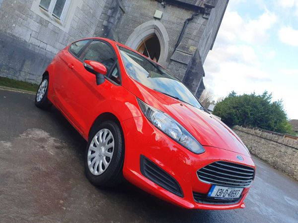  Ford Fiesta,  ,  .  Gasolina Zetec a la venta en Co. Dublin por € , en DoneDeal