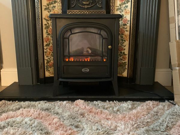 Dimplex electrical stove, log fire effect