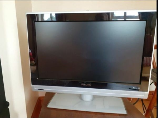 28 INCH PHILIPS TV ( NOT A SMART TV)
