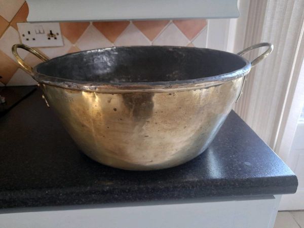 Large brass / copper cauldron