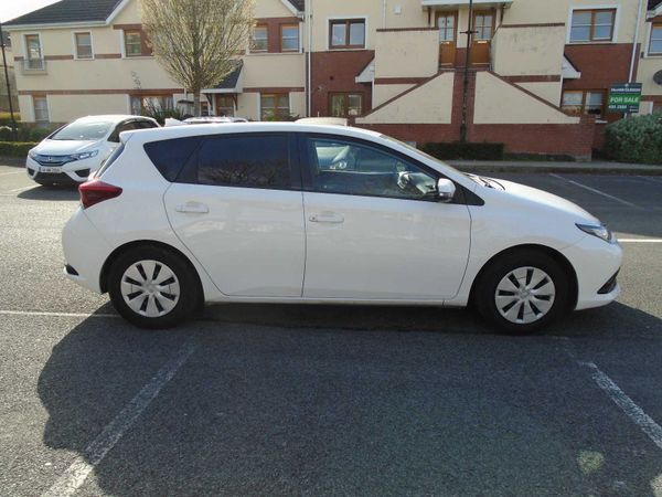 Toyota Auris,One Owner,Total Price 13250