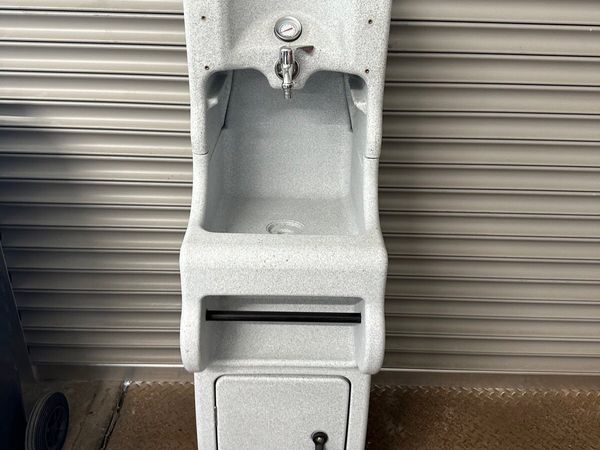 Mobile hand wash sink unit outdoor
