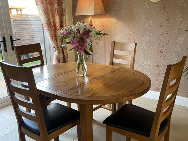 solid oak kitchen table and 4 chair