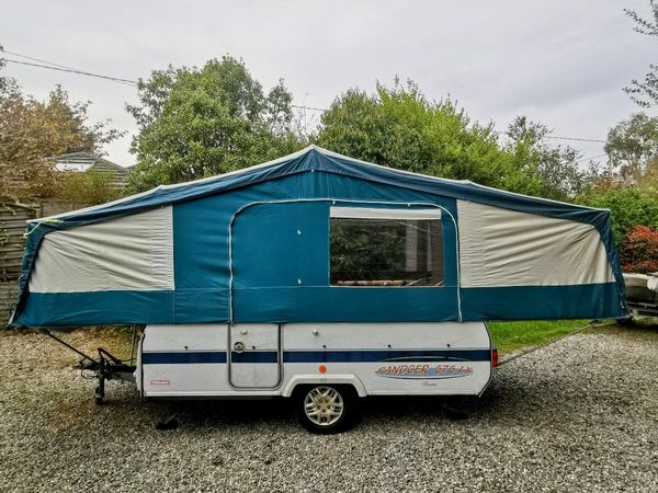 Trailer tent pop up camper