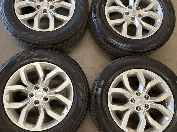 Land Rover Discovery 19” wheels and Pirelli tyres