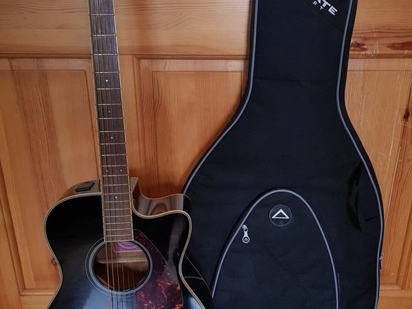 Yamaha Guitar for sale electric/acoustic
