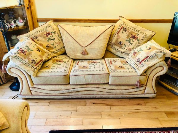 **Beautiful 3 piece sofa set €250**