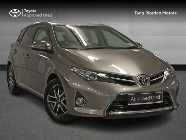 Toyota Auris 1.33 5DR SOL