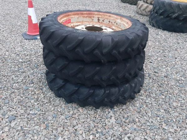 Row crop wheels and tyres