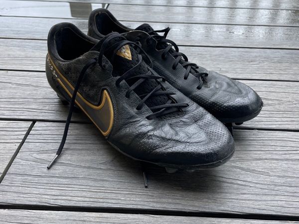 Nike tiempo black and gold