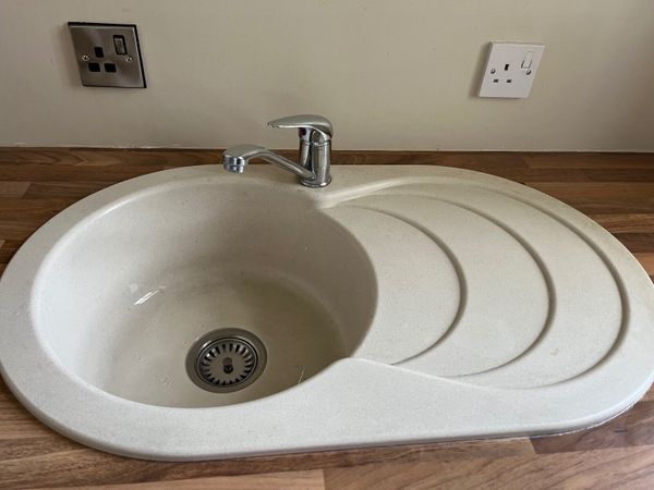 Kitchen/utility sink