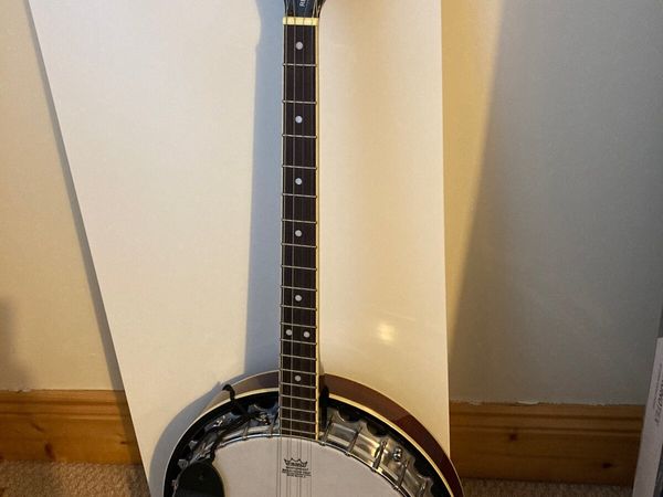 Richwood 4-String Banjo with Strap and Case
