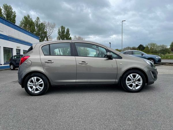 OPEL CORSA//EXCELLENT CONDITION//LOW MILES