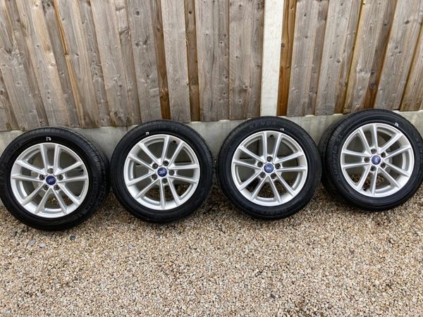 Lot 17 Ford alloys
