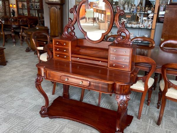 Beautiful Victorian mahogany dressing table
