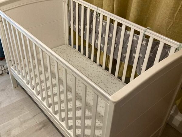 Baby ELEGANCE White Timber Cot