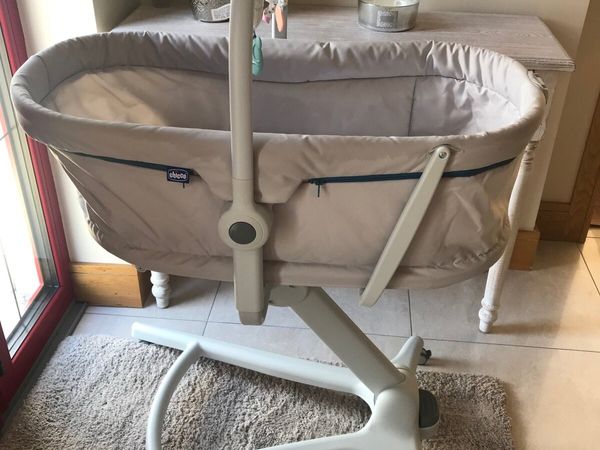 Chicco 4 in 1 Hug Cot with Baby elegance Mattress