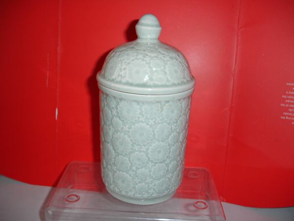 Vintage Crown Devon Lidded Jar.