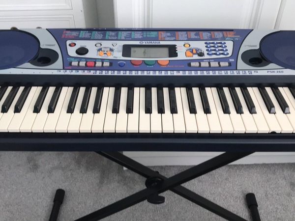 Yamaha PSR-260 keyboard + stand