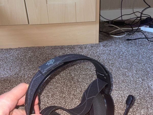 Steel Series Arctic 7 Gaming Headphones