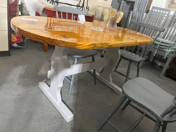 Kitchen table + 3 chairs