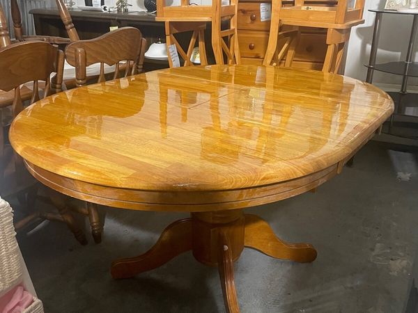 Round extendable Oak table + 4 chair