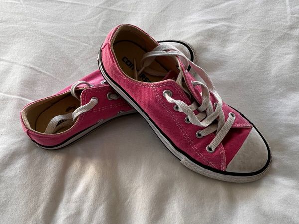 Converse Girl’s pink runners size UK1
