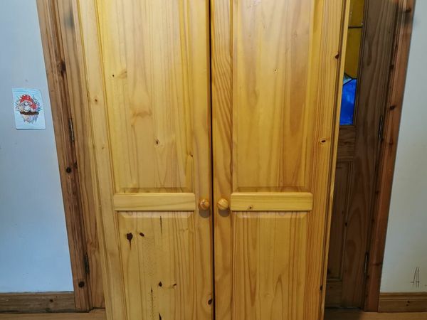 Solid sturdy quality 2 door wardrobe