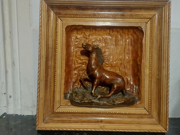Small carved horse picture