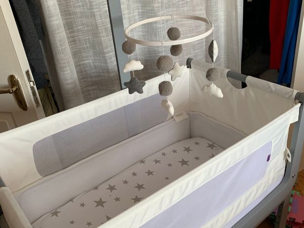Snuzpod 4 bedside crib+fitted sheets and mobile