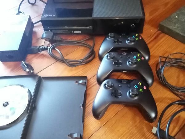 Xbox One Console and Controllers