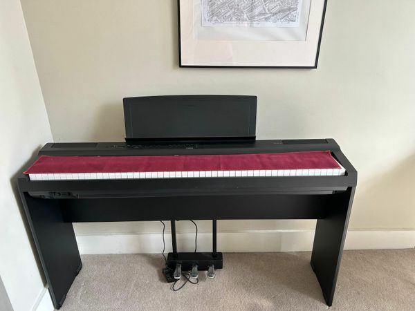 yamaha p-125 b digital stage piano w/accessories
