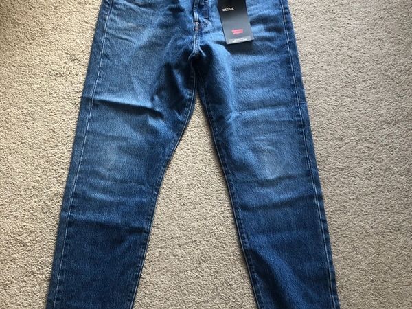 Ladies Levi jeans ( brand new)