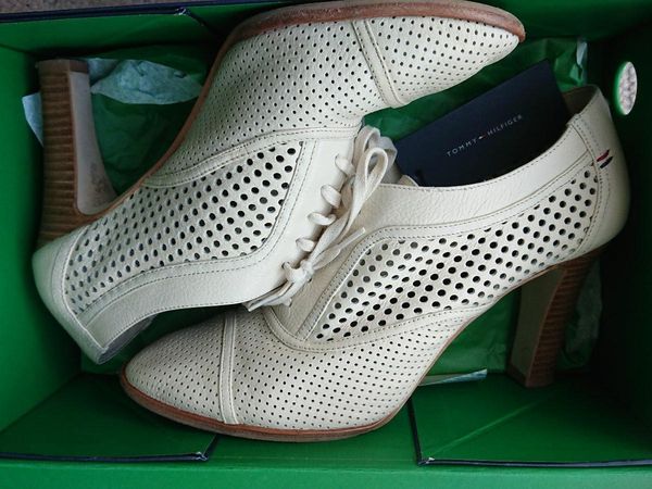 Tommy hilfiger high heels shoes UK7