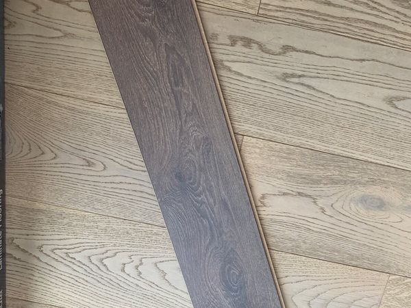 Wooden laminate flooring