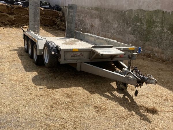 Nugent Plant trailer tri axle