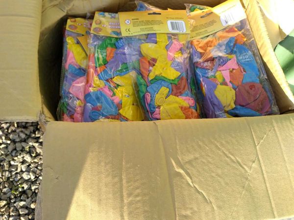 22,450 balloons. 449bags of 12inch Balloons(50ct)