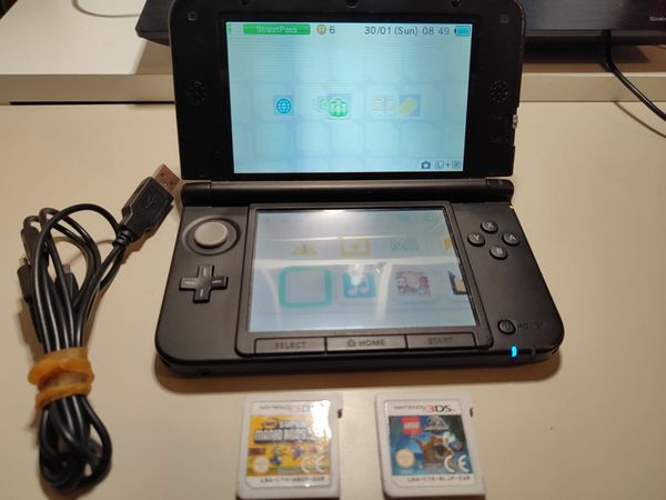 Nintendo 3DS XL Handheld  - Black & Silver