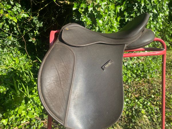 16.5” Wintec vsd brown adjustable saddle