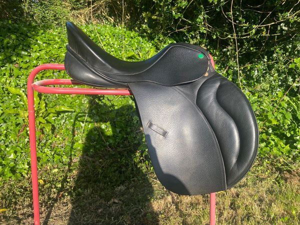 JC Event Diamant 17” black leather saddle