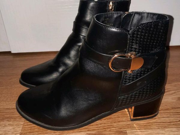 River Island Size 4 Boots