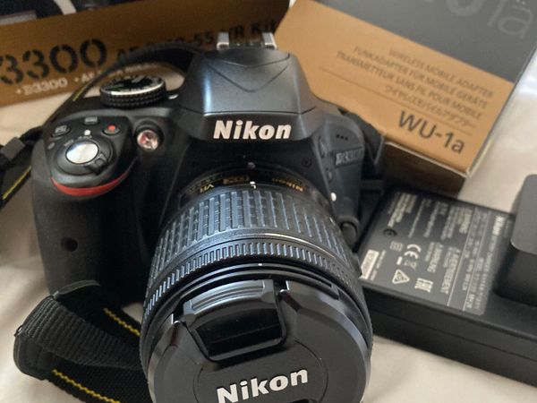 Nikon D3300 Camera ( mint condition )