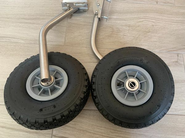 Transom wheels for inflatable boat
