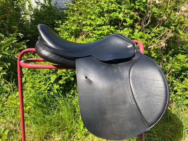 Equipro 17” jumping saddle black leather