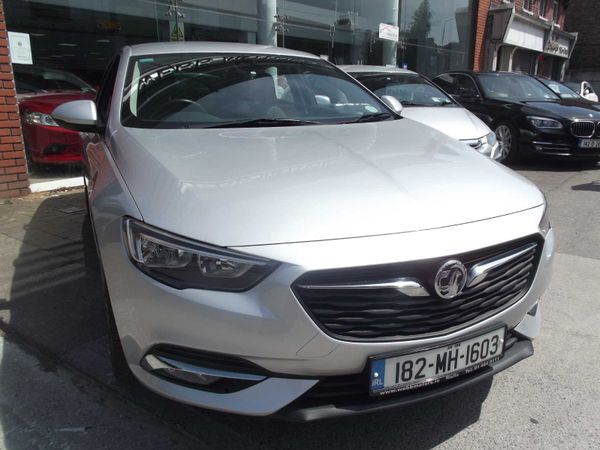 Opel Insignia 1.6 TD SRI NAV 2018 *CARPLAY*NEW NCT
