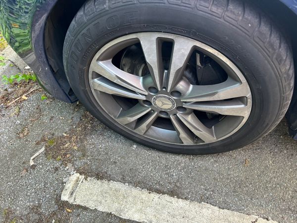 Mercedes 225/50/17 immaculate rims