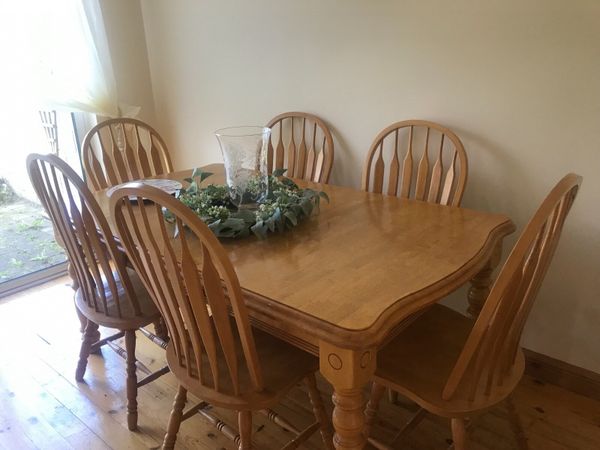 Dining kitchen table & chairs