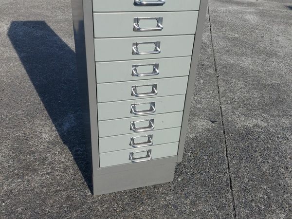 Metal bank of drawers