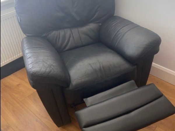 Recliner chair black